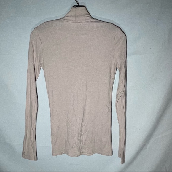 Fashion Nova Pale Pink Turtleneck 🖤 - Picture 2 of 2